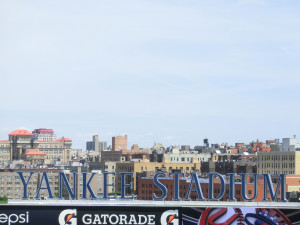 Blick über das Yankees Stadium in die Bronx