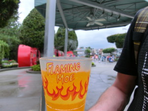 Ein echter Flaming Moe aus Moe's Taverne in Springfield (Limonade mit dampfendem Trockeneis).