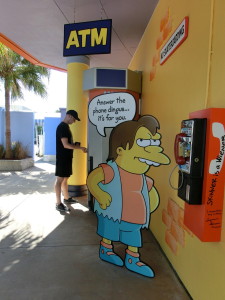 Geldautomat (funktioniert!) am Kwik-E-Mart in Springfield