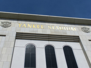 Gravierte Inschrift "Yankees Stadium"