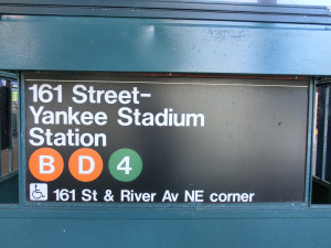 Stationsschild der Subway-Station "161 Street Yankee Stadium Station"