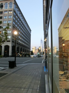 Blick von der Kreuzung Greene Street / Grand Street in Jersey City in Richtung World Trade Center One in New York City