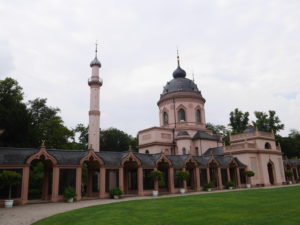 Rote Moschee mit Wandelgang